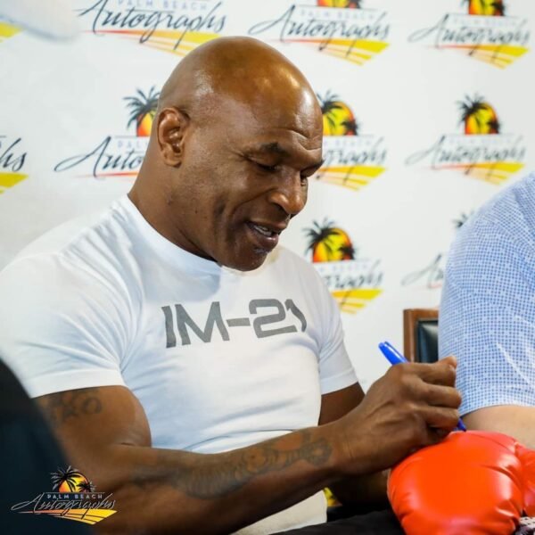 Mike Tyson Autographed Everlast Red Boxing Glove - Tyson Hologram - Image 2
